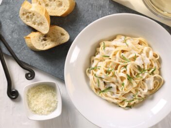 Réussissez vos Fettuccine Alfredo avec seulement 4 ingrédients et sans crème !