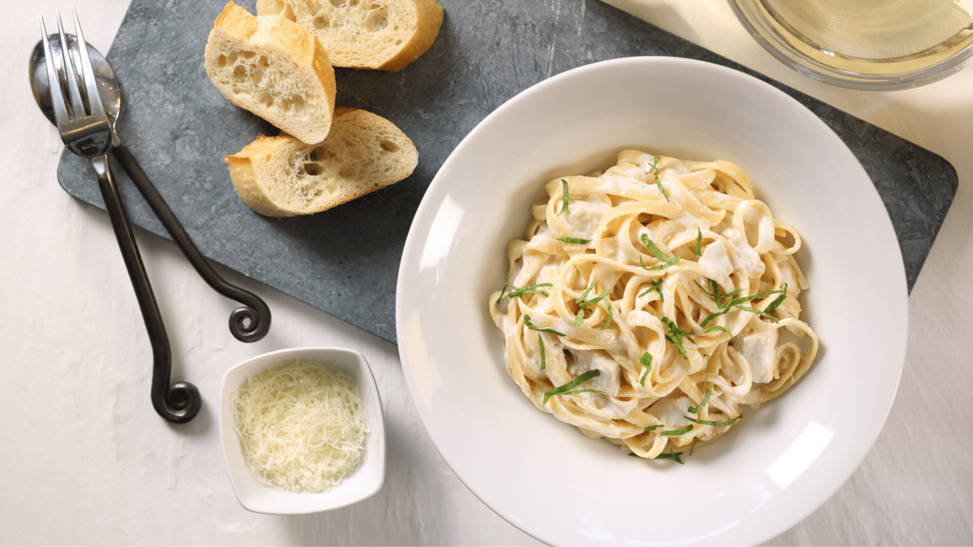 Réussissez vos Fettuccini Alfredo avec seulement 4 ingrédients et sans crème !