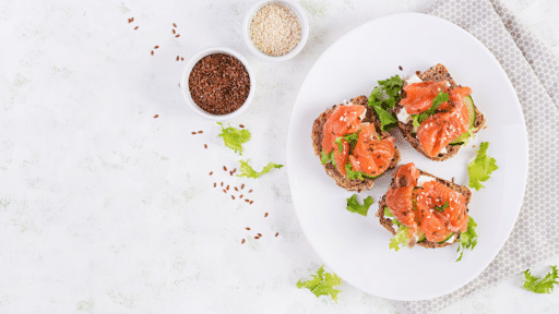 Jessica Alba : sa recette de saumon méditerranéenne dévoilée, et c’est un délice !