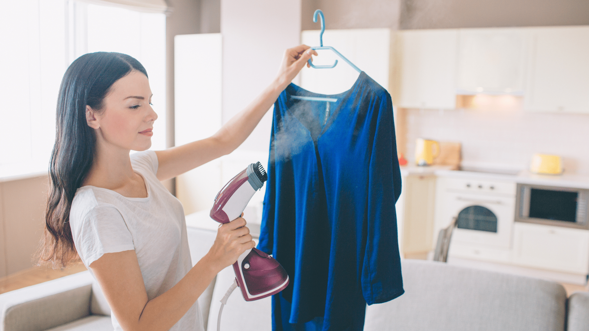 Défroisser vos vêtements sans fer à repasser ? Cet accessoire défie les géants de l'électroménager