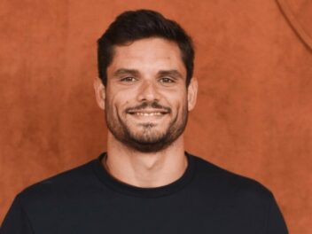Florent Manaudou inaugure la flamme olympique pour Paris 2024