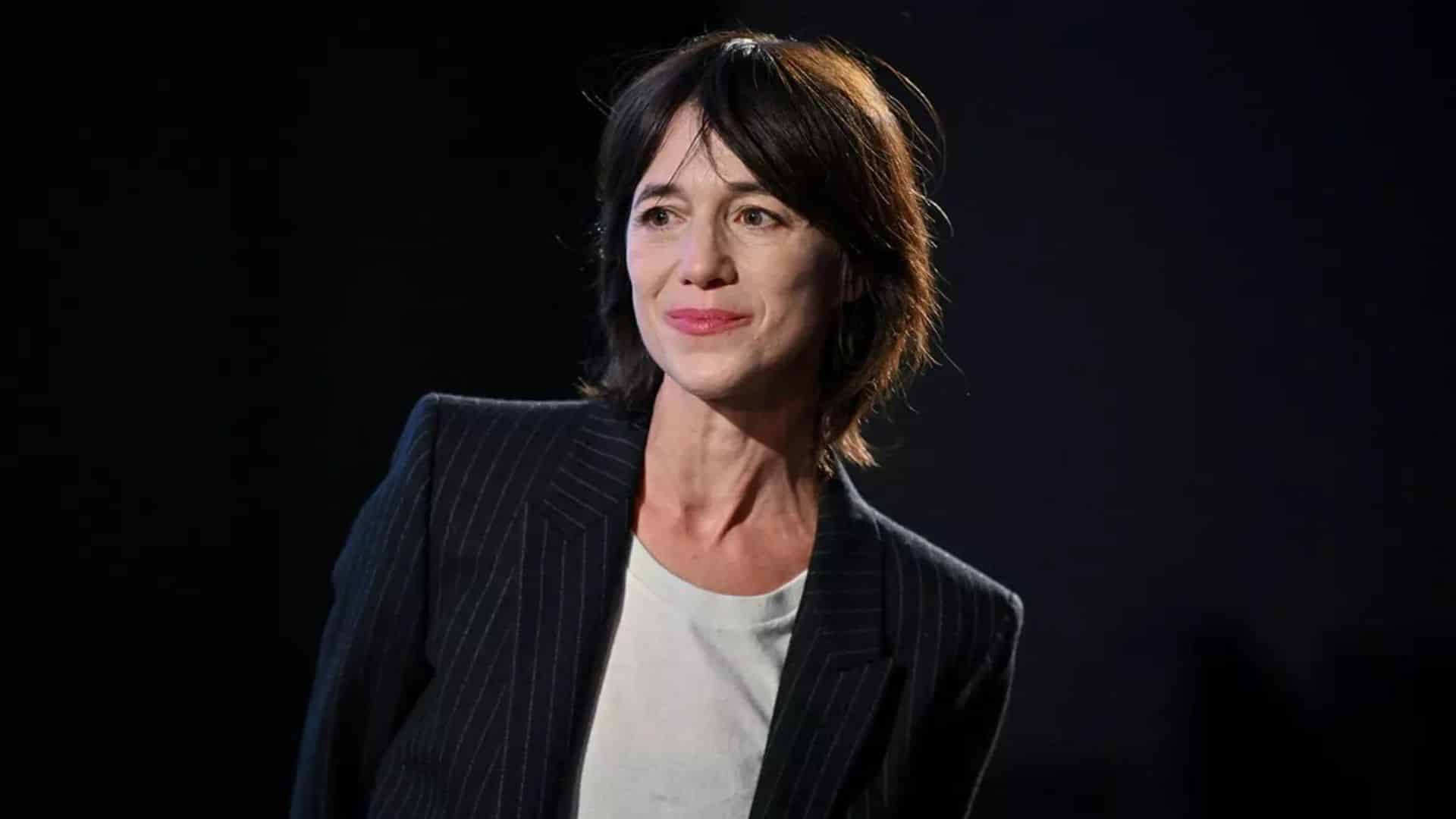 Charlotte Gainsbourg : elle adopte le look de sa mère Jane Birkin