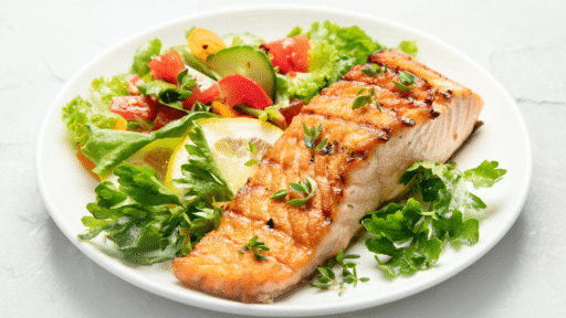 Salade niçoise au saumon grillé : la recette complète