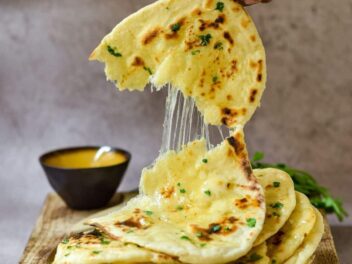Préparez un Cheese Naan avec 2 ingrédients seulement