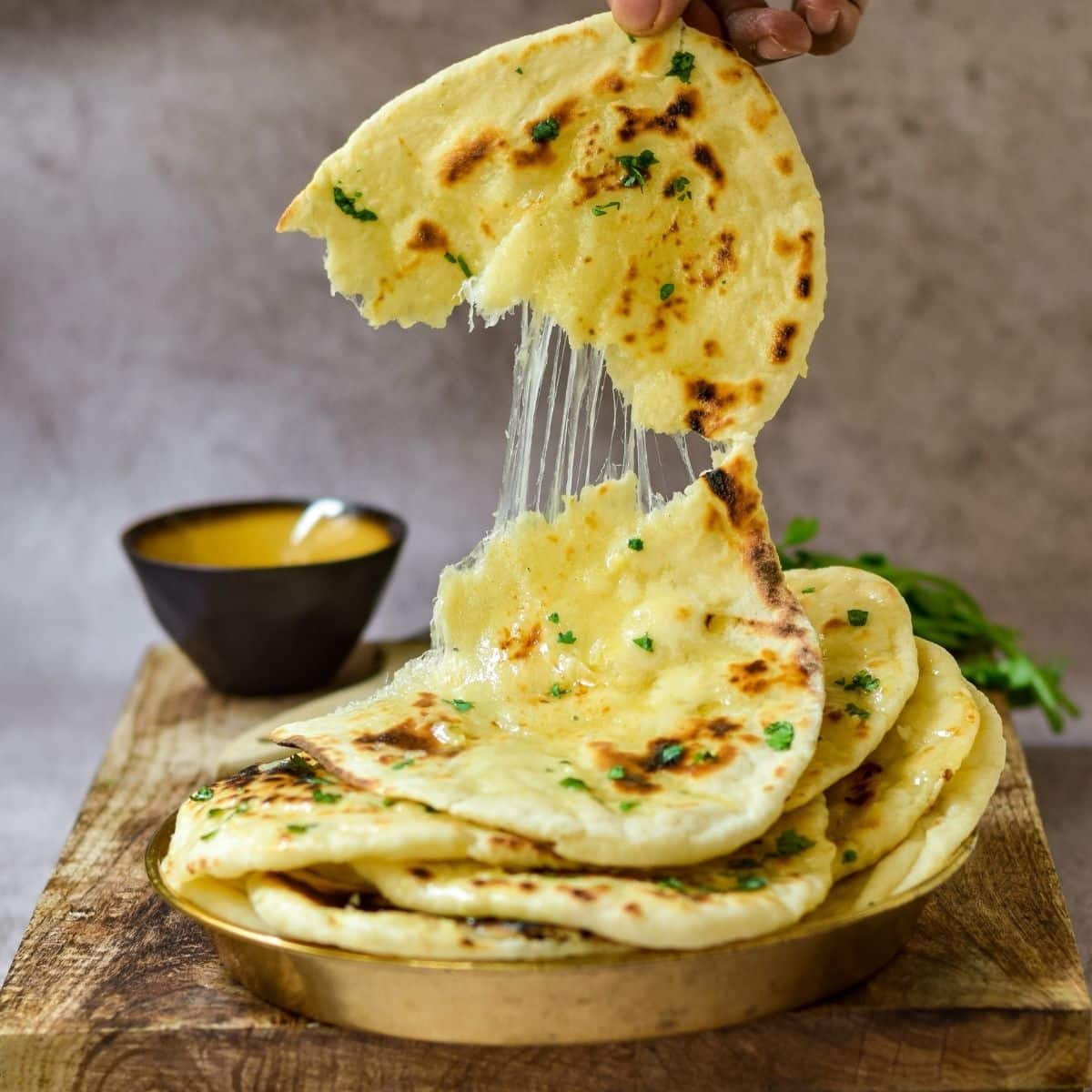 Préparez un Cheese Naan avec 2 ingrédients seulement