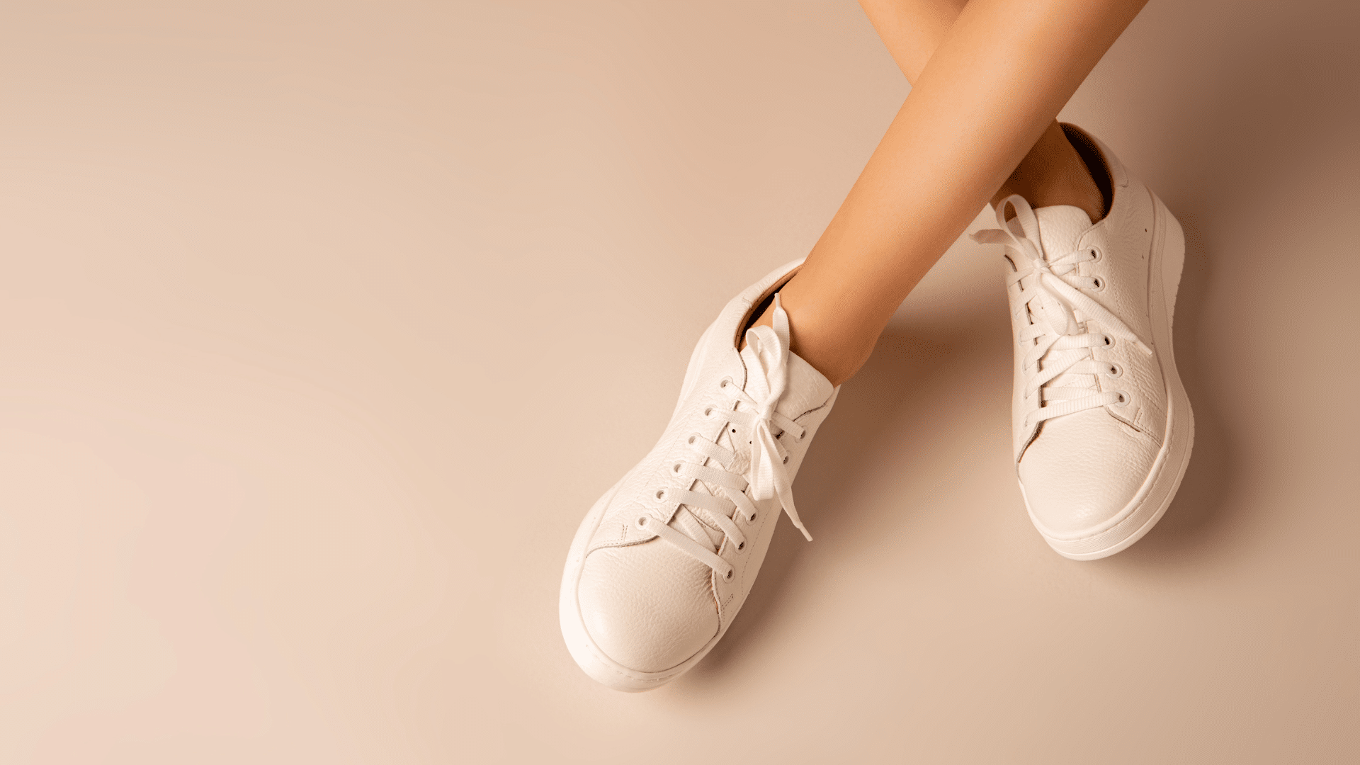 Baskets blanches : ce produit à moins de 10 euros pour les entretenir !