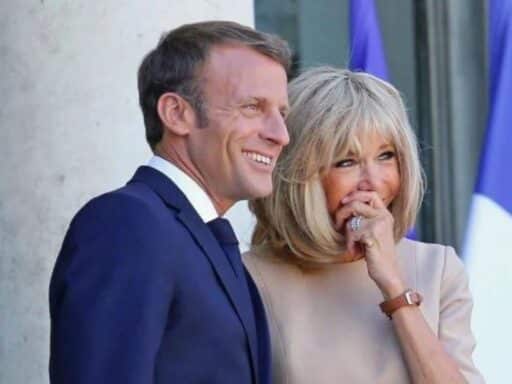 Emmanuel et Brigitte Macron : un geste tendre du couple fait réagir les internautes ( PHOTOS )