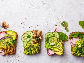 Tartines Fraîches : Fromage frais, kiwi et noix pour une explosion de saveurs