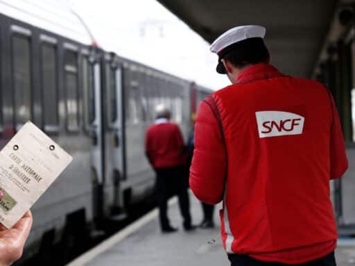 Voyager avec la SNCF : est-il obligatoire de présenter sa carte d'identité ?