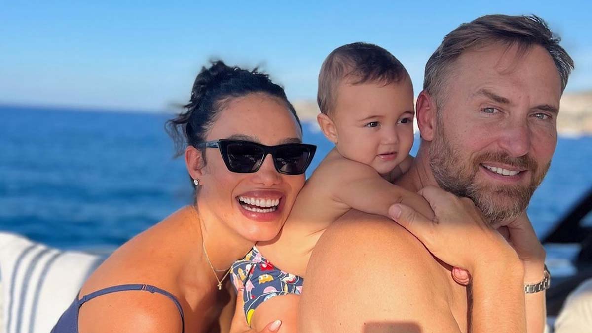 David Guetta dévoile sa vie de famille : Des platines d’Ibiza au berceau, découvrez les secrets du DJ !