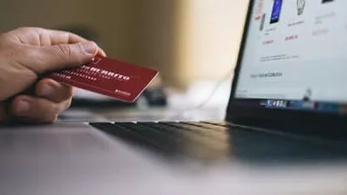 Arnaque aux prélèvements : cette arnaque cachée qui vide votre compte bancaire chaque mois !