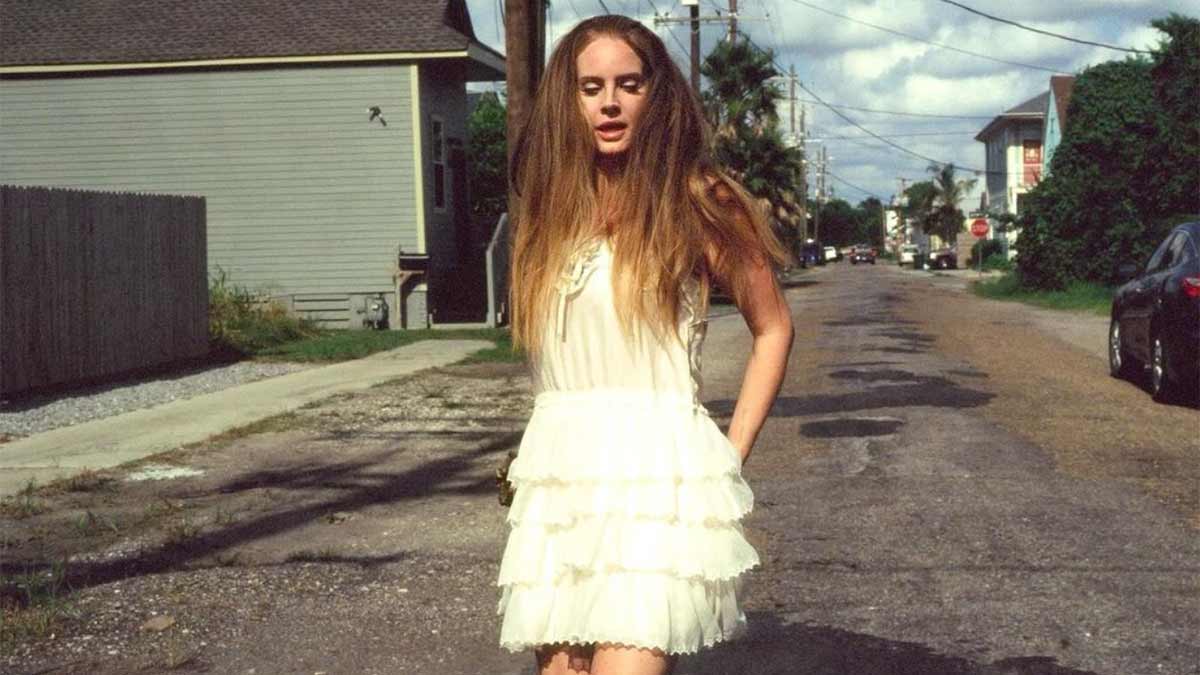 Lana Del Rey se marie en secret : Découvrez l’incroyable lieu de la cérémonie qui fait jaser !