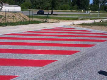 Alerte rouge sur les routes : le nouveau marquage qui va vous faire freiner !
