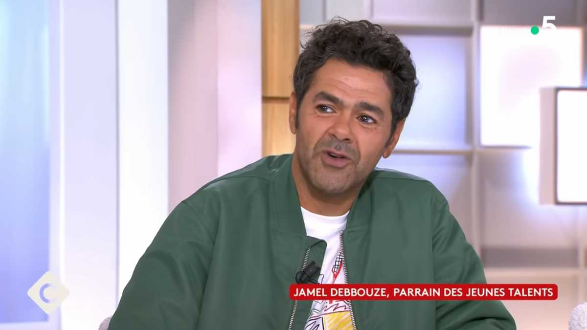 « Tu les vires tous » : Jamel Debbouze recadre les cadreurs de C à Vous et enflamme le plateau !