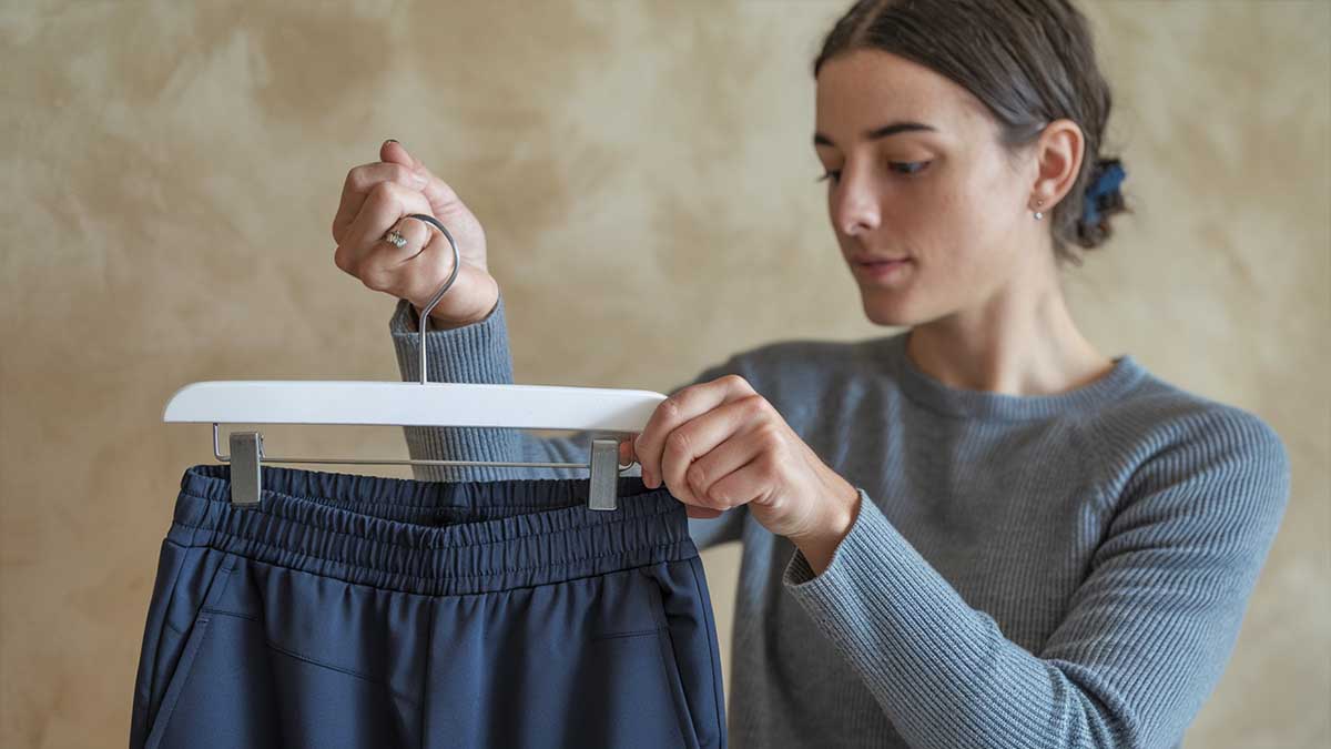 Le pantalon à élastique : le secret mode de grand-mère qui fait trembler la fashion sphère