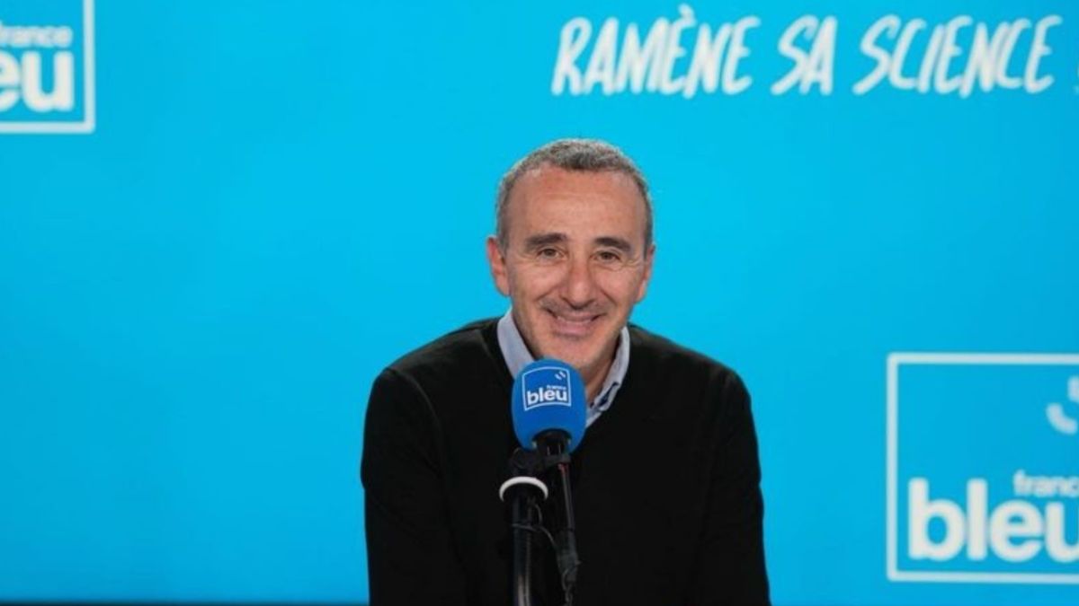Élie Semoun révèle son « horrible » erreur et se fait retirer un tatouage d’abeille dans une clinique parisienne !