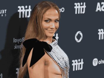 Jennifer Lopez cuisine en robe de soirée : son rituel surprenant après ses sorties mondaines fait réagir