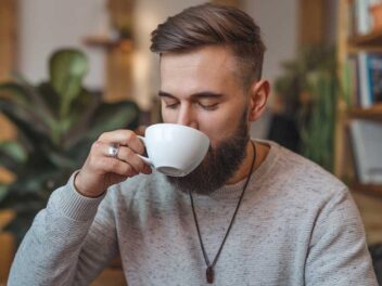 Café avant la sieste : révolution énergétique ou supercherie ?